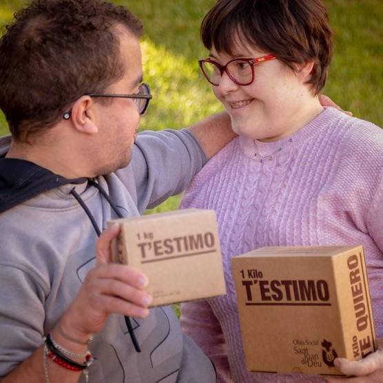 Caja de cartón Te Quiero