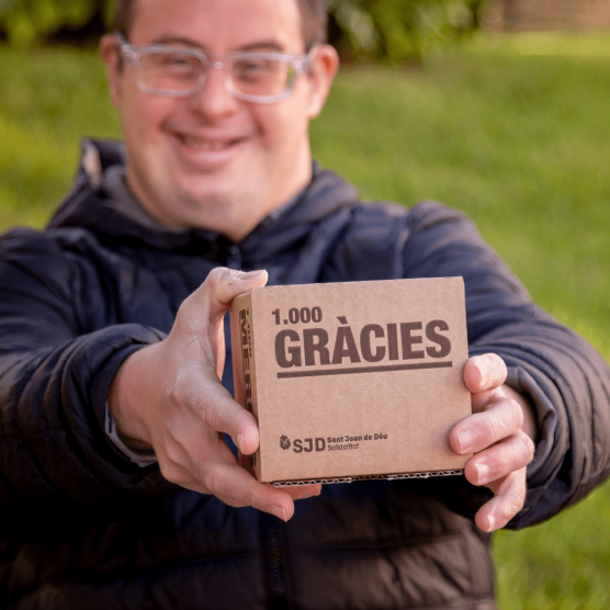 Caja de cartón 1.000 GRACIAS 2