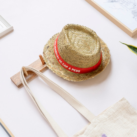 Sombrero solidaridad de pies a cabeza