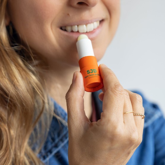 MUA MUA Protector labial solidario personalizado